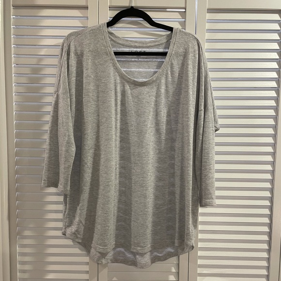 LOFT Tops - Soft Loft shirt grey/off white